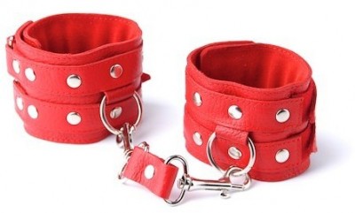 Красные кожаные наручники с велюровой подкладкой