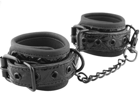 Чёрные кожаные наручники с геометрическим узором